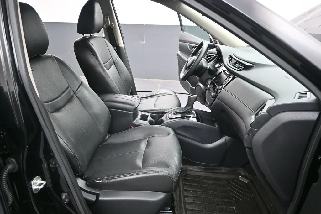 Used 2020 Black Nissan S image 26