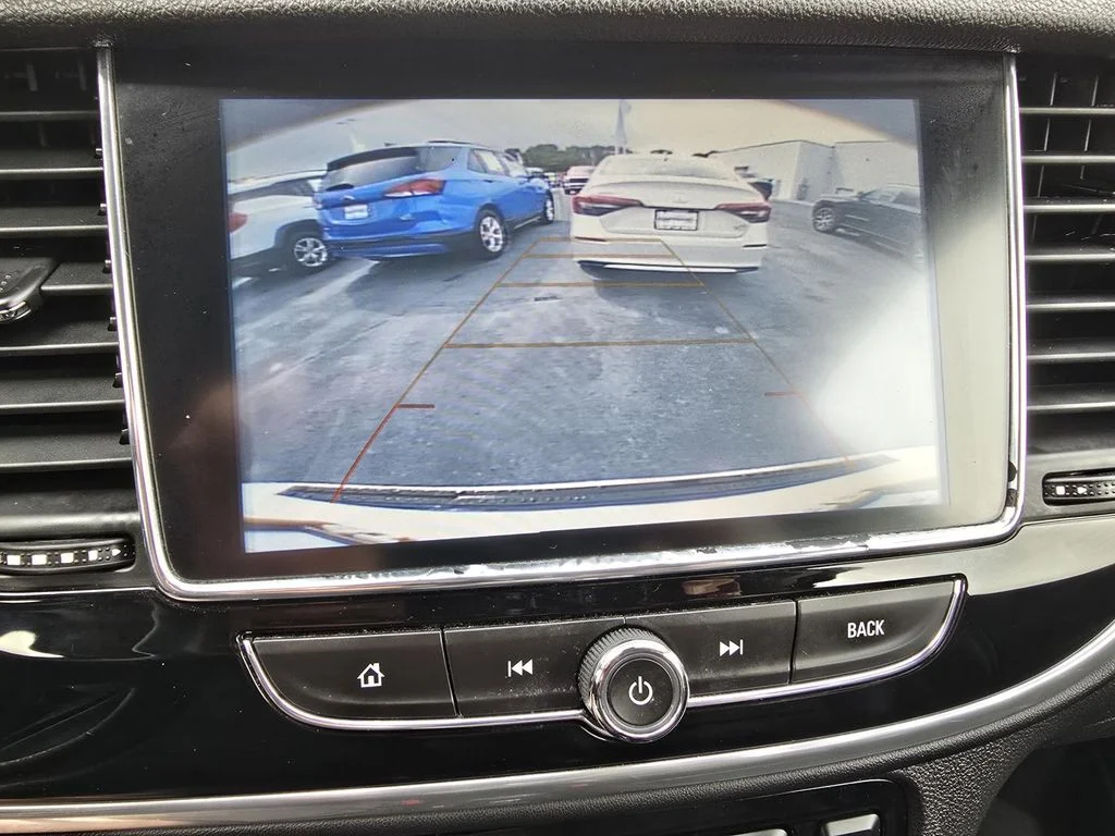 Used 2020 Summit White Buick Essence image 13