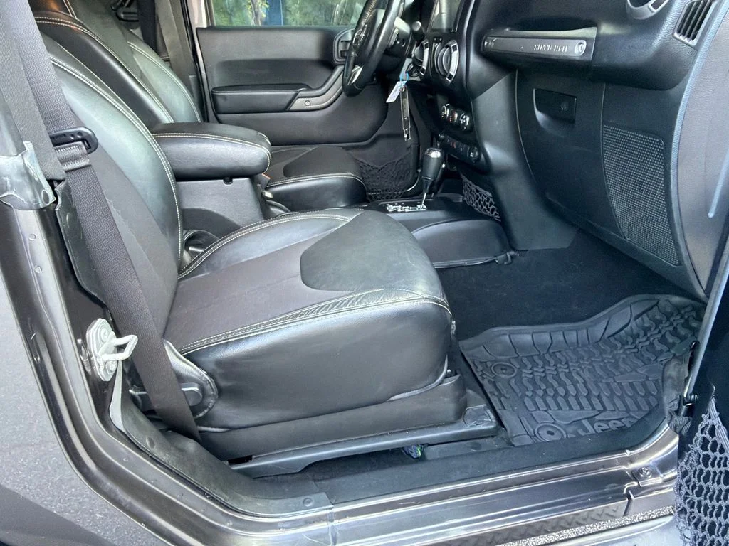 Used 2017 Gray Jeep Sport image 13