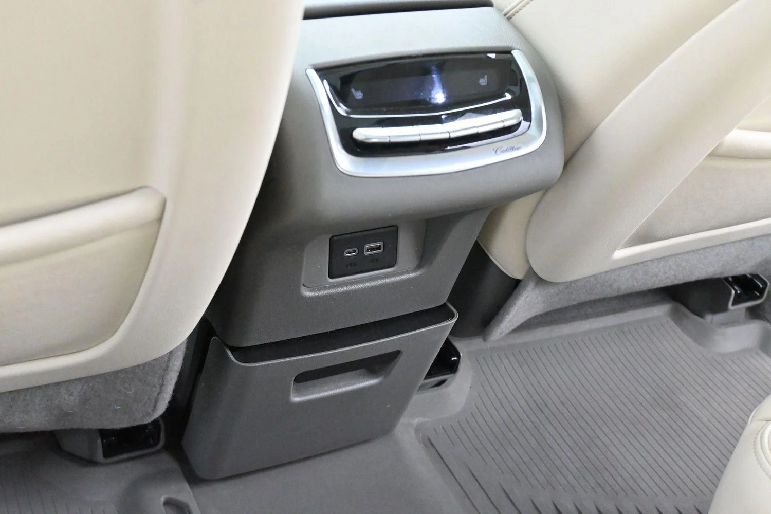 Used 2020 Radiant Silver Metallic Cadillac AWD Premium Luxury image 31
