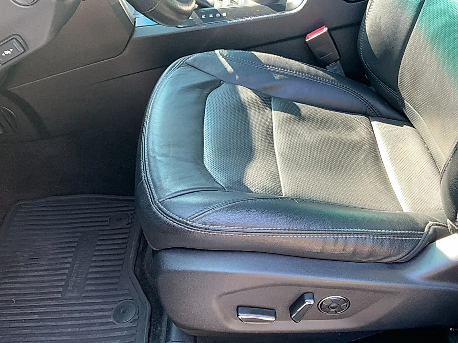 Used 2016  Ford Limited image 14