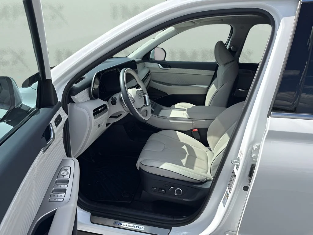 Used 2025 White Hyundai Calligraphy image 9