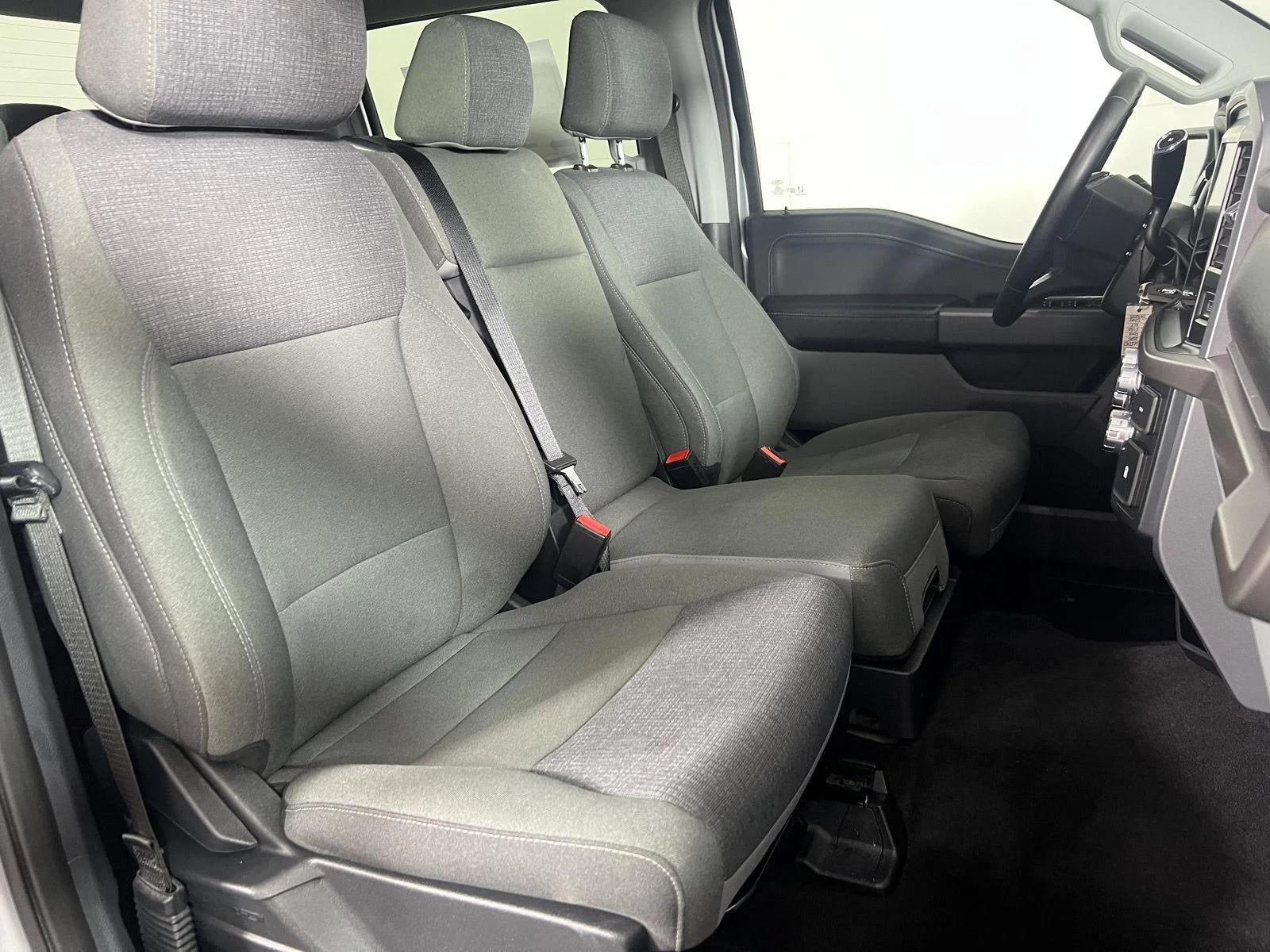 Used 2025 Silver Ford XLT image 17