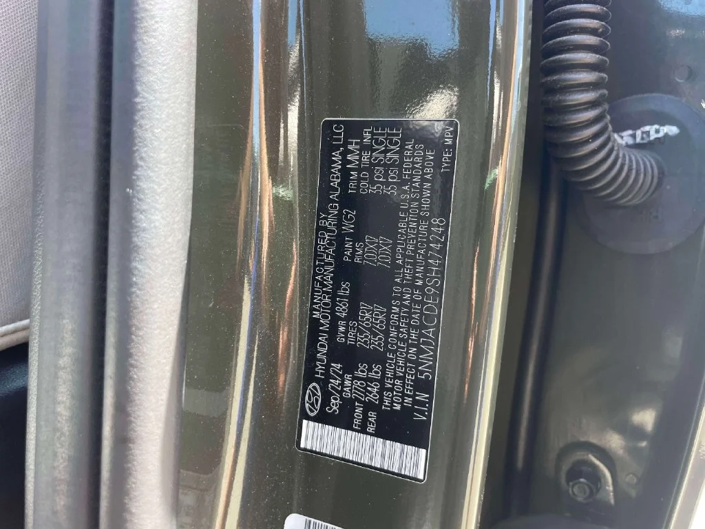 Certified Used 2025 Green Hyundai SE image 18