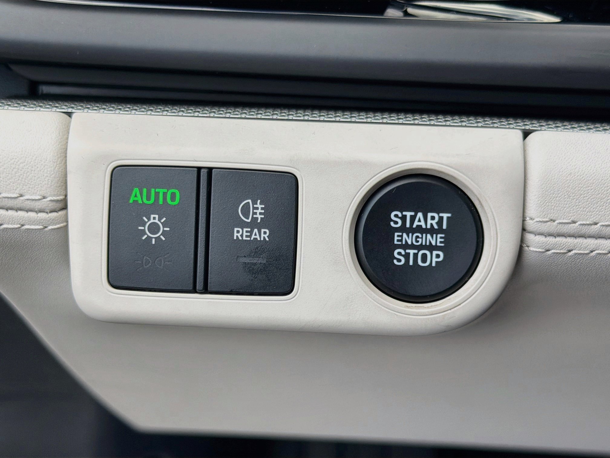 Used 2026 Chalk Porsche 4 E-Hybrid image 36