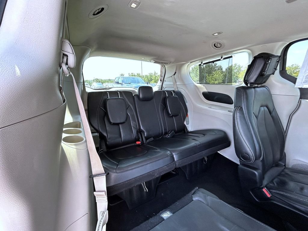 Used 2022 White Chrysler Touring L image 19