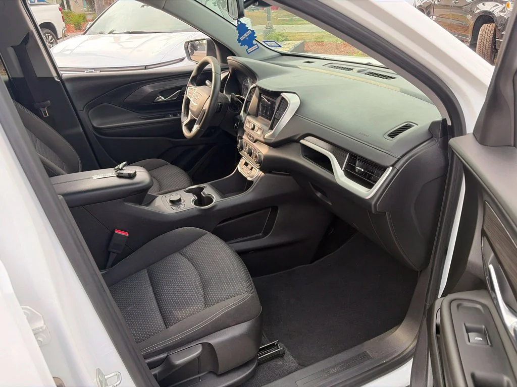 Used 2023 SUMMIT WHITE GMC SLE image 10