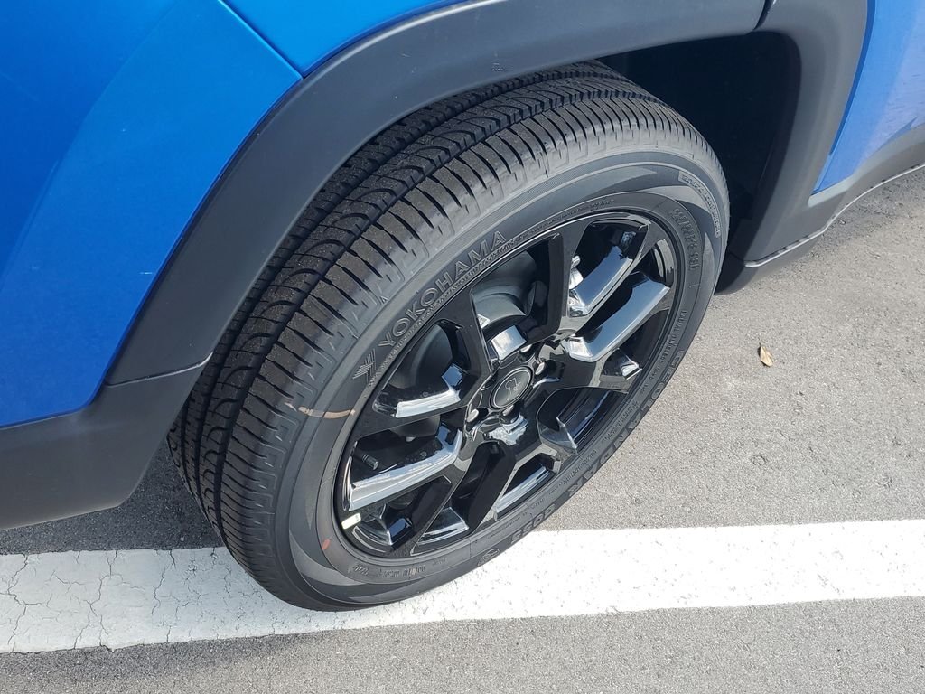 New 2026 Hydro Blue Pearlcoat Jeep Latitude image 4