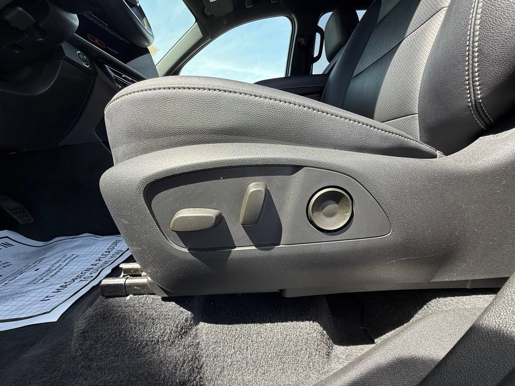 Used 2025 Summit White Chevrolet LT image 34