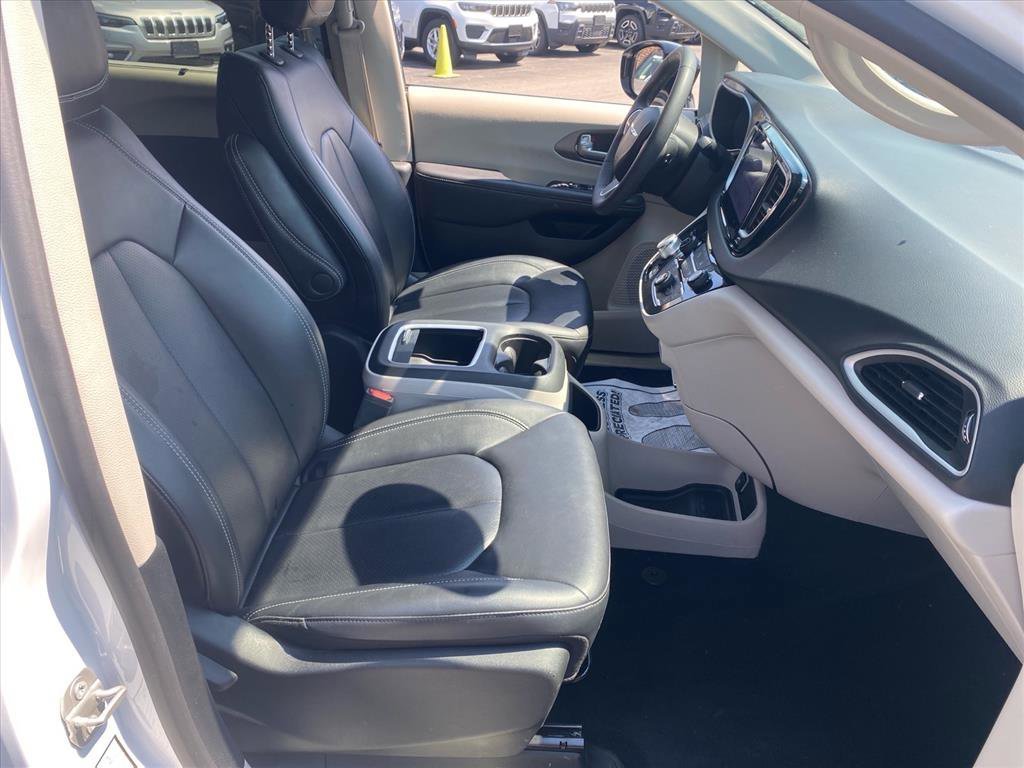 Used 2024 Bright White Clearcoat Chrysler Touring L image 24