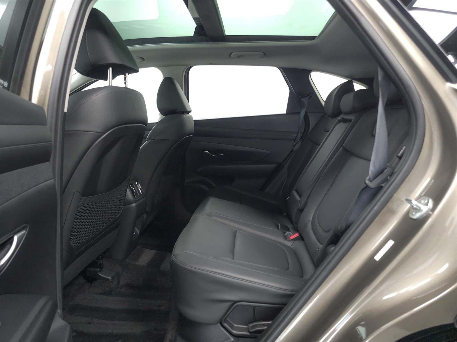 Used 2025 Beige Hyundai SEL Convenience image 5