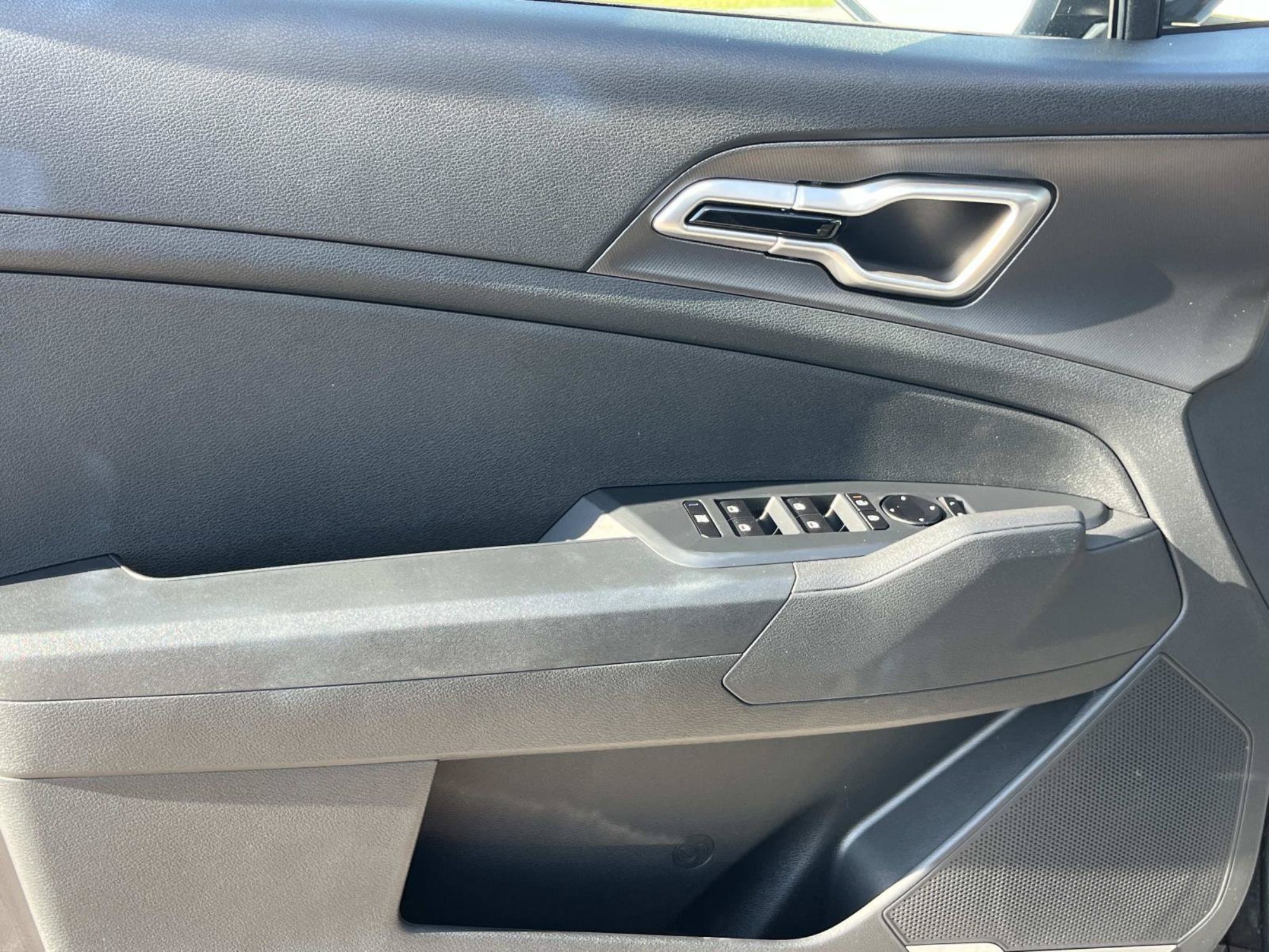 New 2027 Gravity Gray Kia LX image 20