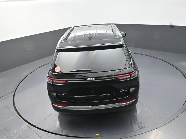 New 2026 Diamond Black Crystal Pearl-Coat Exterior Paint Jeep Laredo X image 15