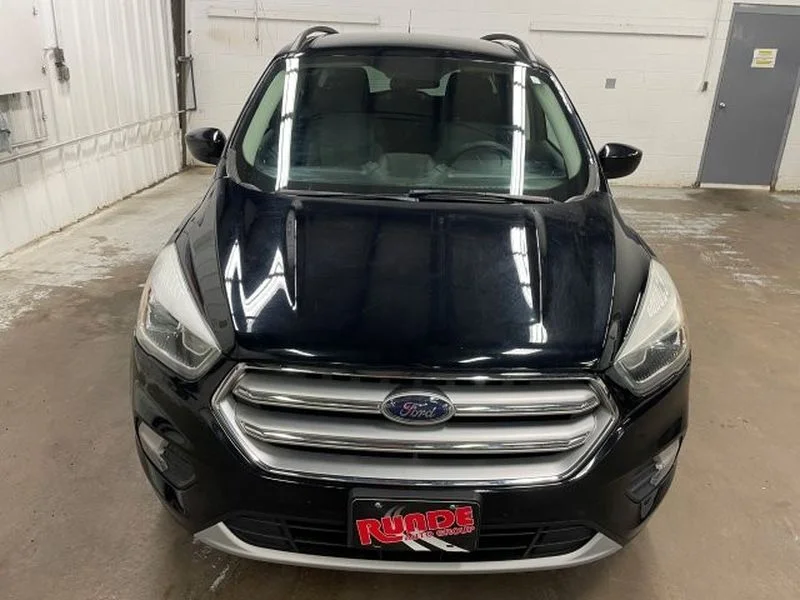 Used 2017 Ford Escape SE with VIN 1FMCU9GD5HUB98895 for sale in Manchester, IA
