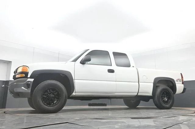 Used 2000  GMC SLE image 37