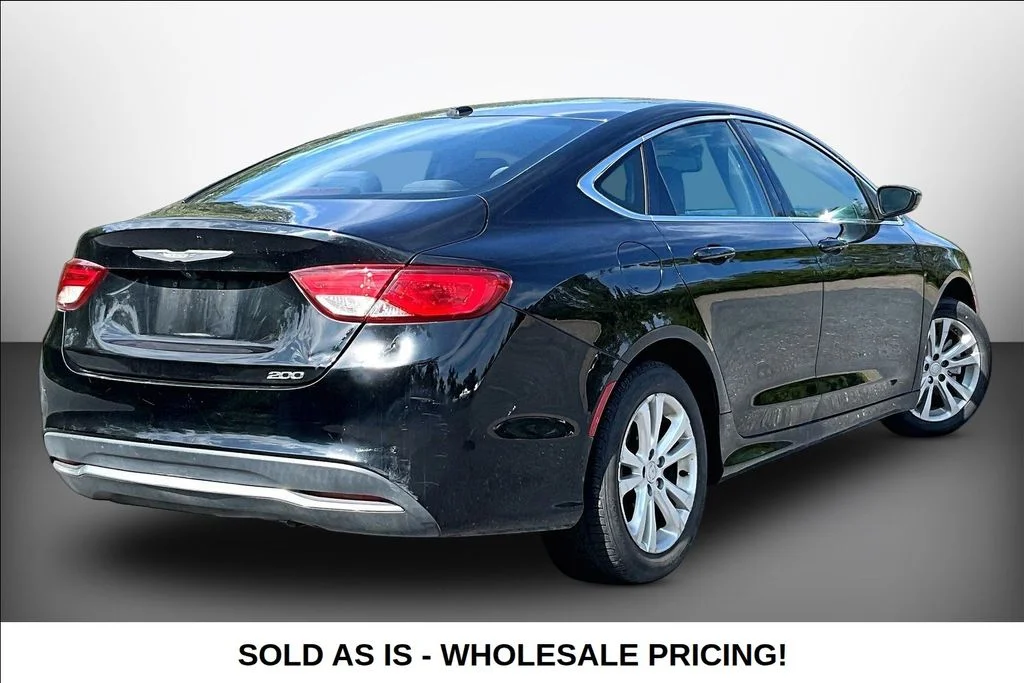 Used 2015  Chrysler Limited image 6