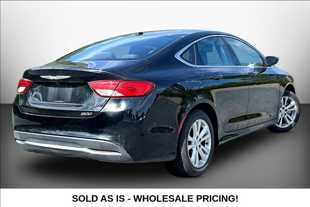 Used 2015  Chrysler Limited image 6