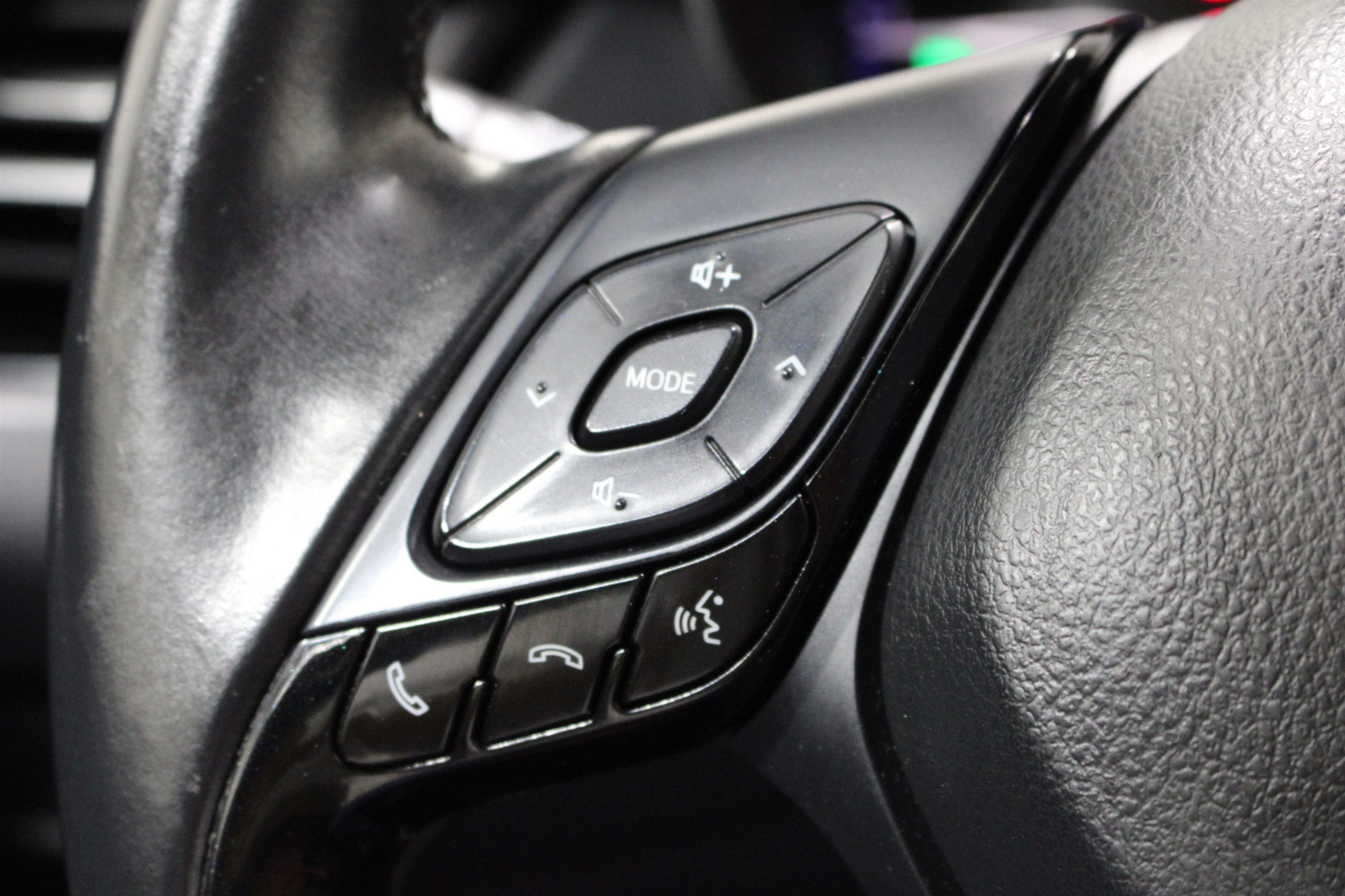 2019 Toyota C-HR XLE - Photo 11