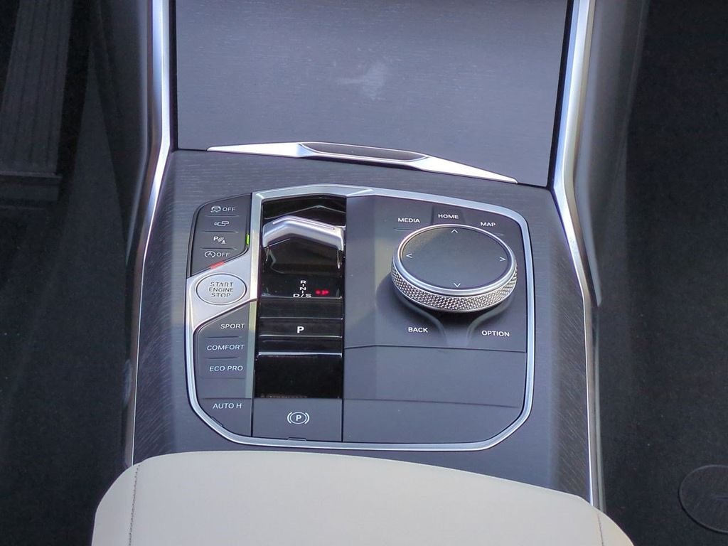 New 2026 Mineral White Metallic BMW 330i xDrive image 19