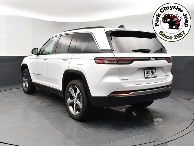 New 2026 Bright White Clear-Coat Exterior Paint Jeep Limited image 4