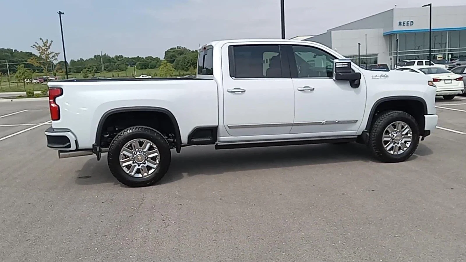 New 2026 Polar White Tricoat Chevrolet High Country image 9