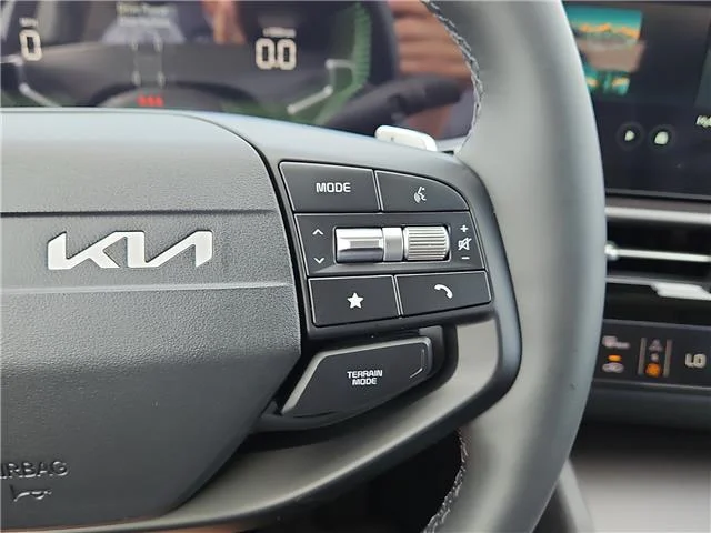 New 2026 Snow White KIA EX image 16