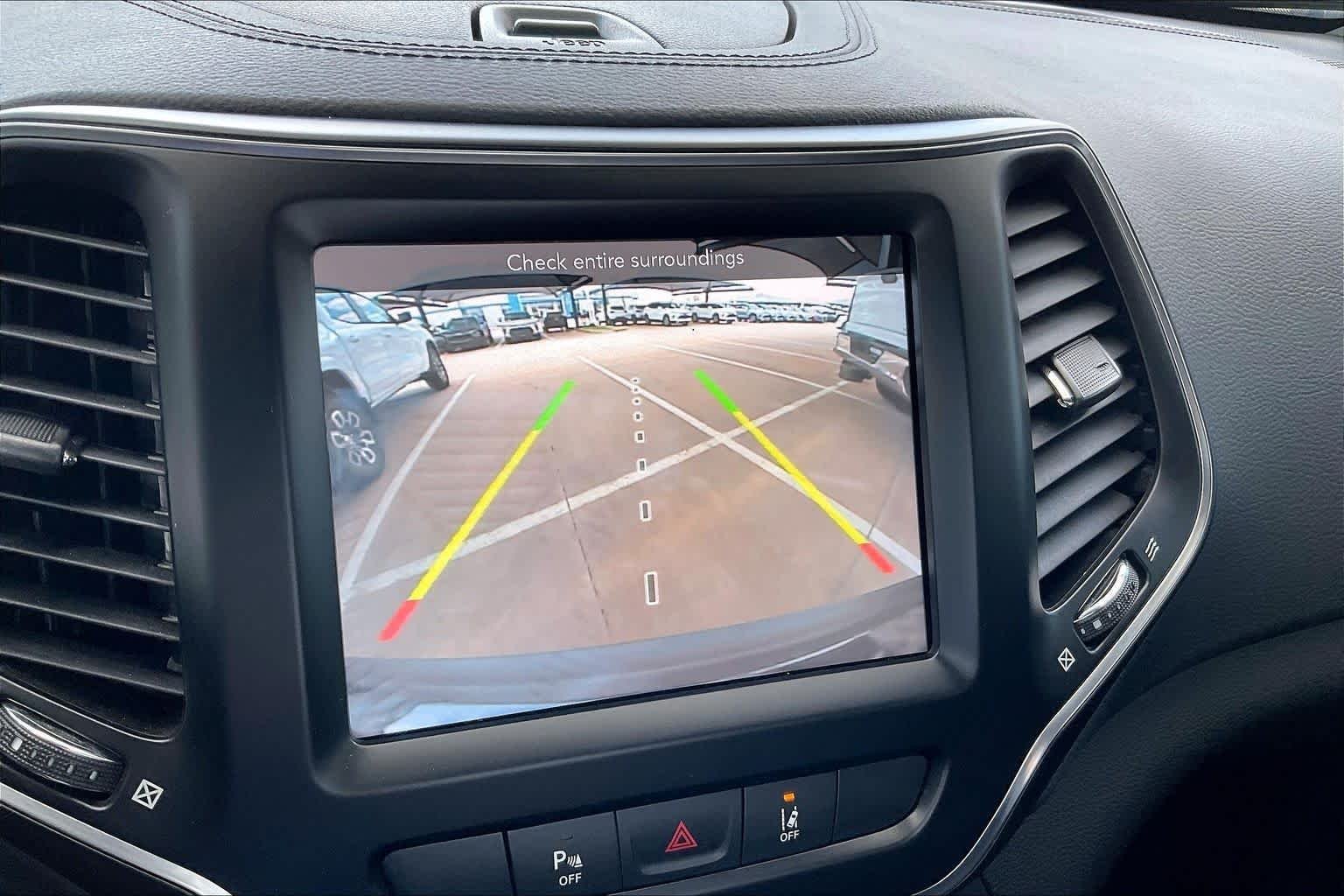 Used 2021 Diamond Black Crystal Pearlcoat Jeep Latitude Lux image 25