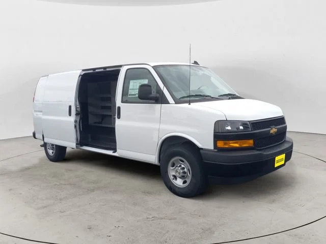 New 2025 Summit White Chevrolet WT image 7