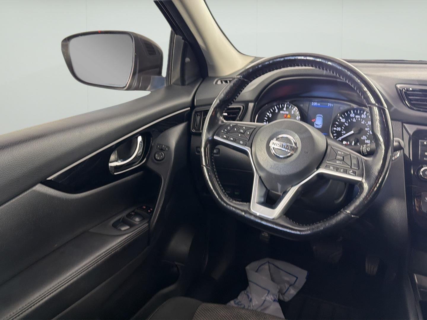 Used 2022 Magnetic Black Pearl Nissan SV image 17
