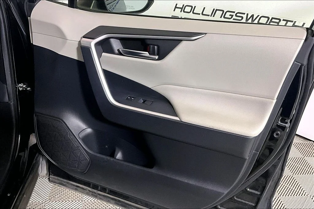 Certified Used 2019 Midnight Black Metallic Toyota XLE image 19