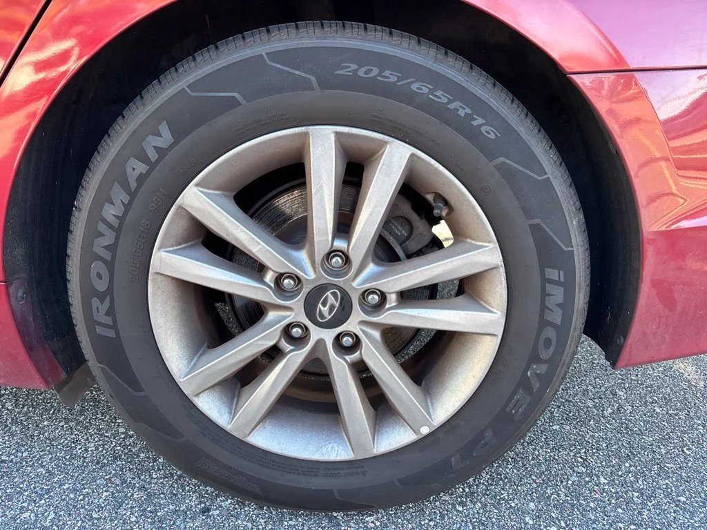 Used 2016 Red Hyundai SE image 18