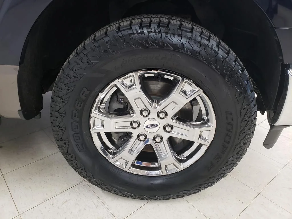 Used 2021 Black Ford Lariat image 27