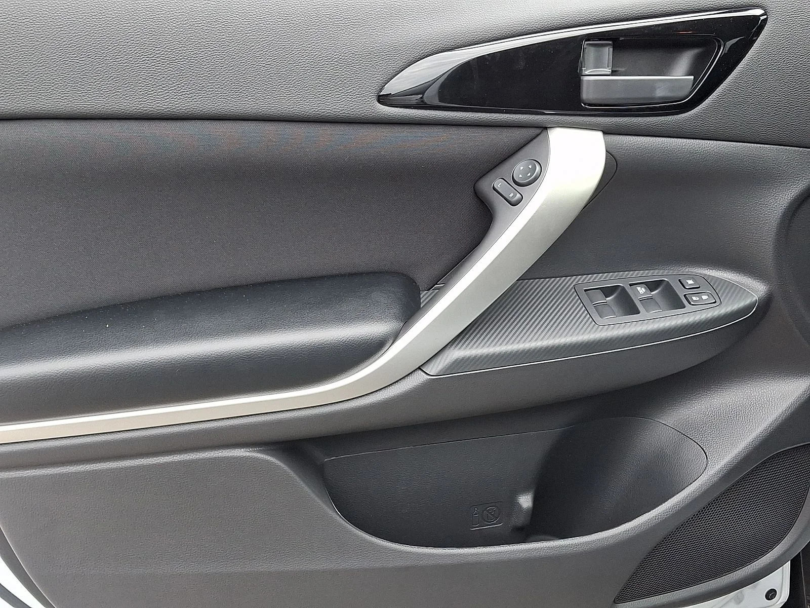 New 2026 White Mitsubishi ES image 13
