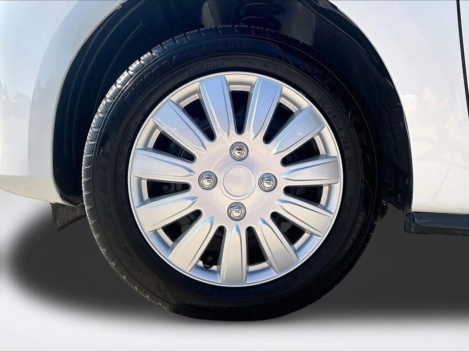 Used 2024 White Mitsubishi ES image 10
