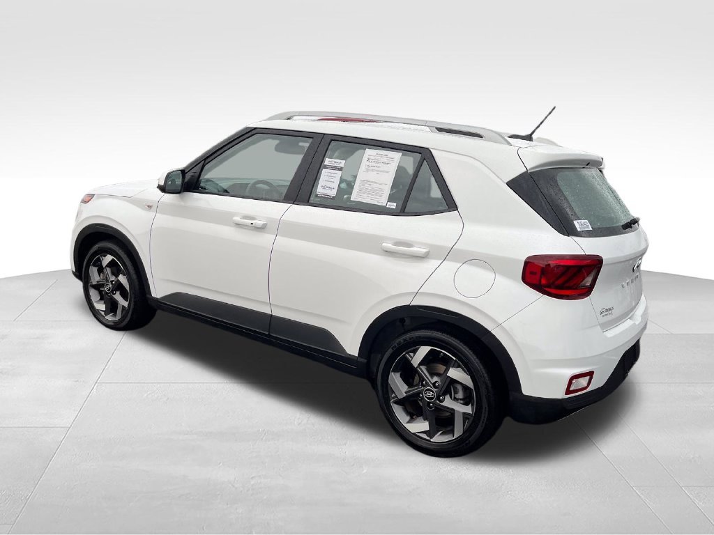 Used 2025 White Hyundai SEL image 3