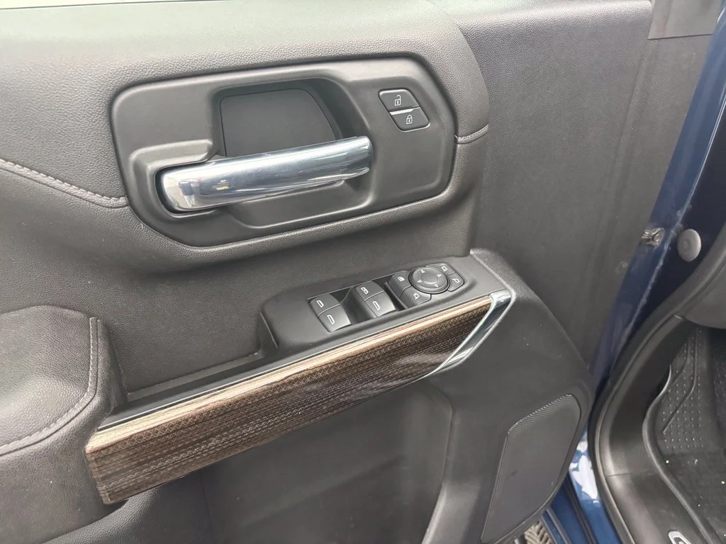 Used 2022 Blue Chevrolet LT image 17