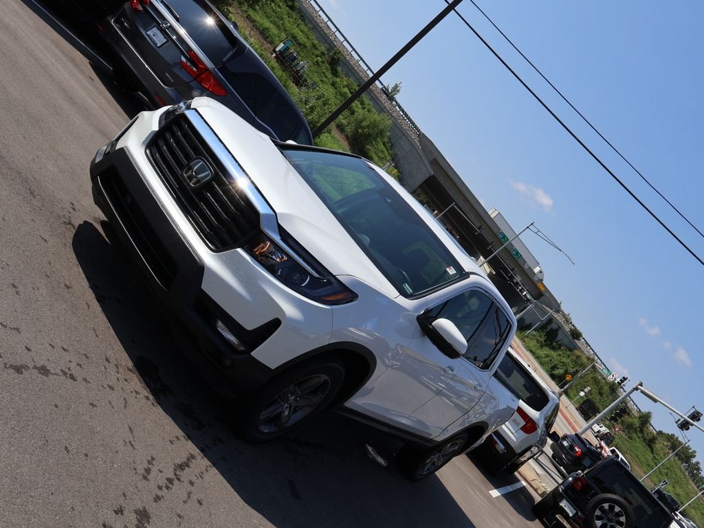 Used 2023  Honda RTL image 3