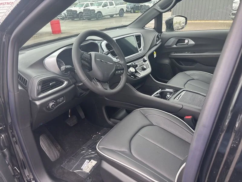 2026 Chrysler Pacifica Limited - Photo 13