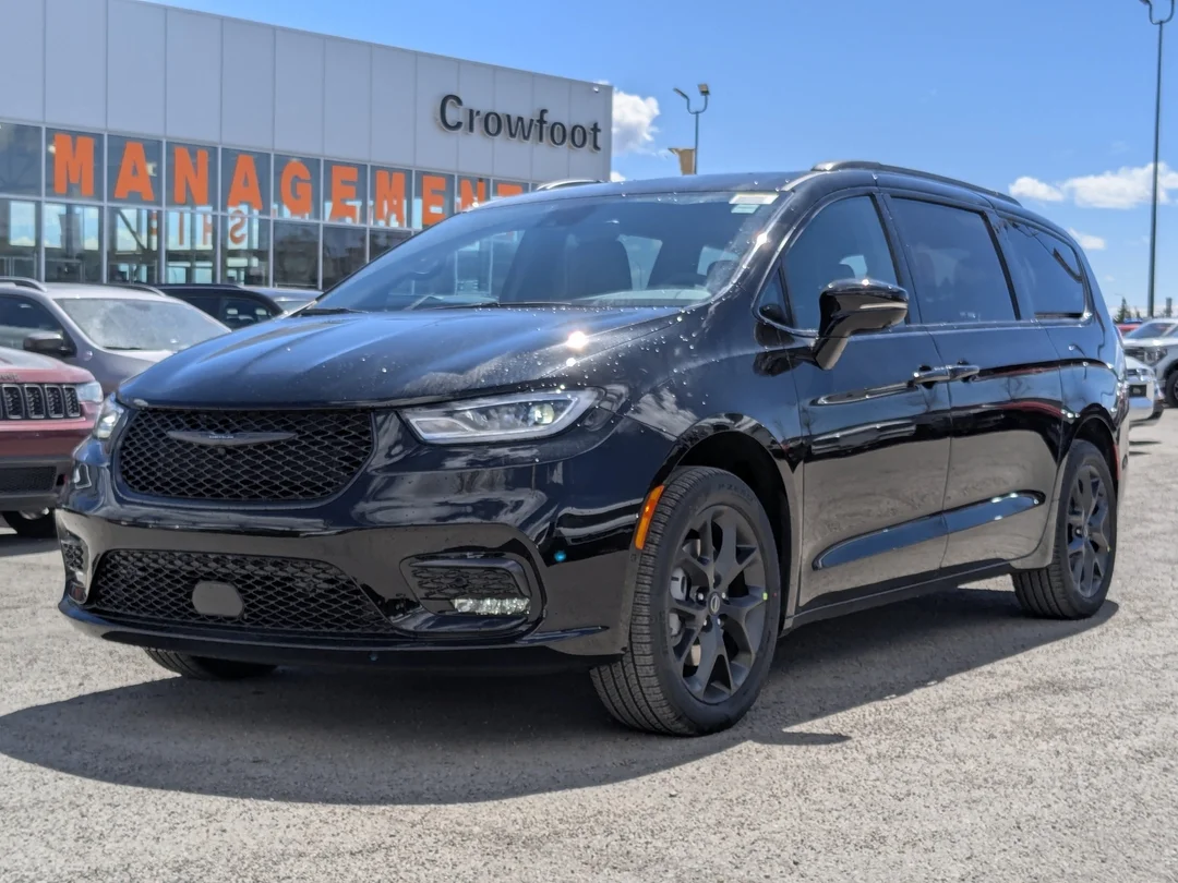 New 2026 Black Chrysler Select - - AWD - 3.6L Pentastar VVT V6 - S Appearance Pkg w/ 20 Whls & More! image 4