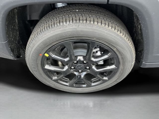 New 2026 Silver Zynith Metallic Clear-Coat Exterior Paint Jeep Latitude Altitude image 9