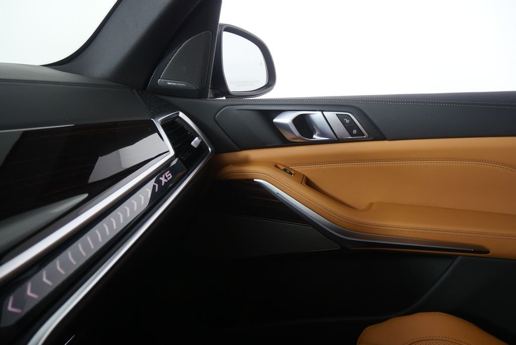 New 2026 Black Sapphire Metallic BMW xDrive40i image 22