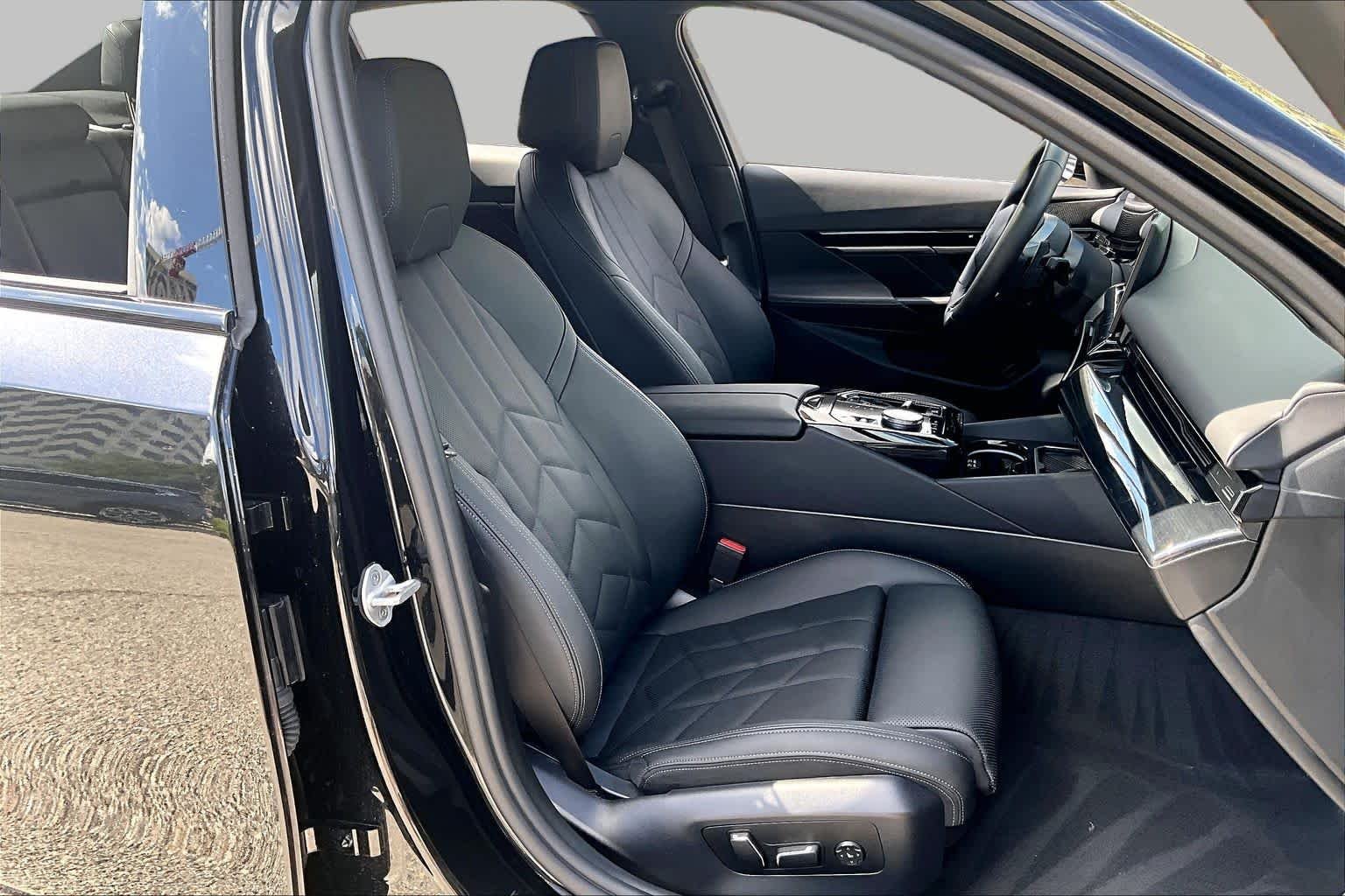 Used 2026 Black Sapphire Metallic BMW 530i image 8