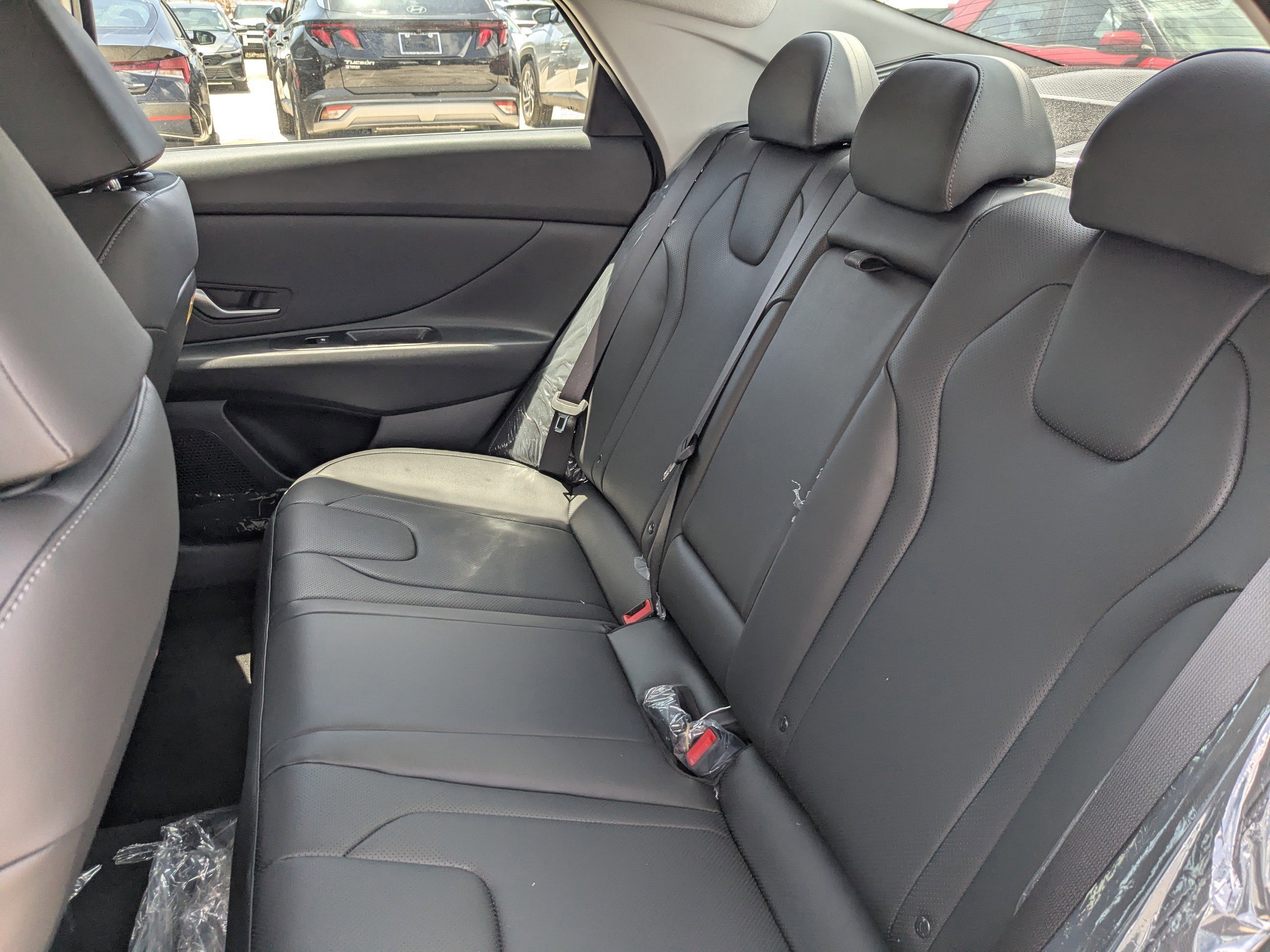2025 Hyundai Elantra Limited - Photo 15