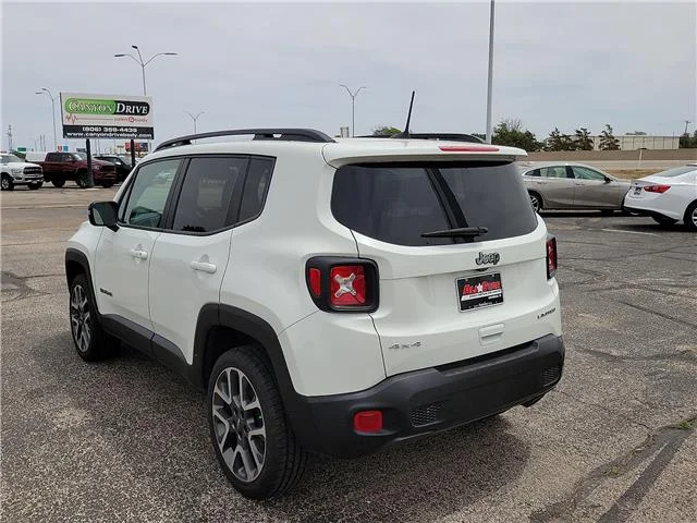 Used 2022 Black Jeep Limited 4x4 image 3