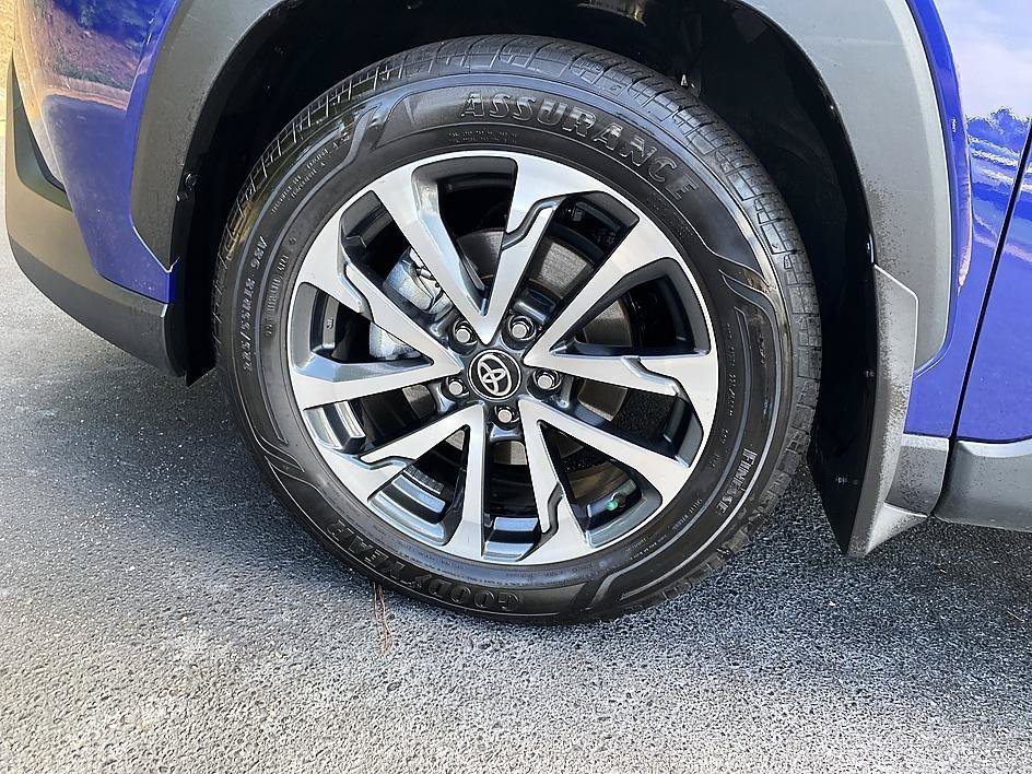 Used 2024 Blue Crush Metallic Toyota XLE image 28