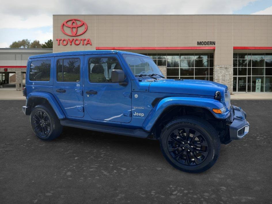 Used 2024 Hydro Blue Pearlcoat Jeep Sahara image 3