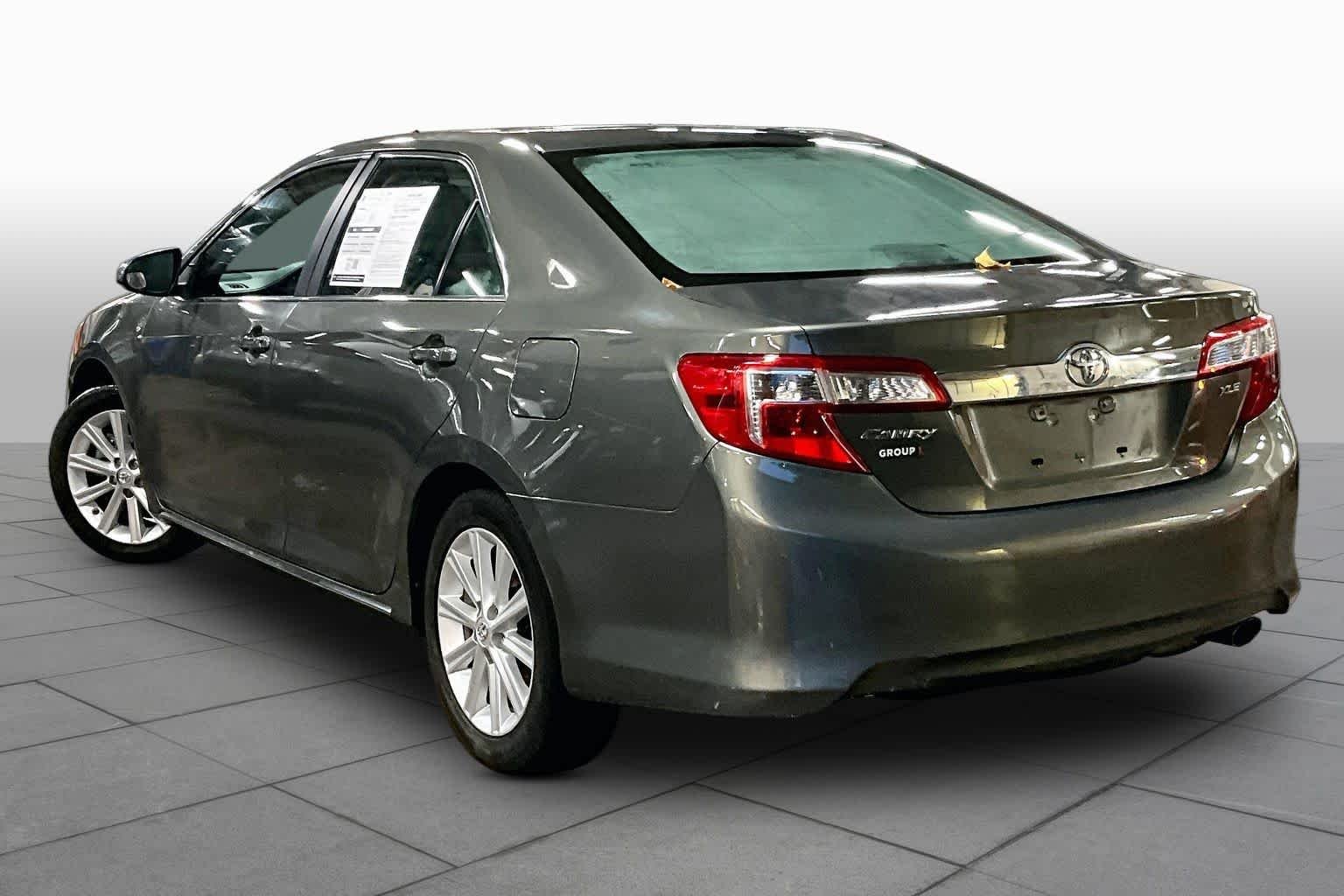 Used 2014 Cypress Pearl Toyota XLE image 12
