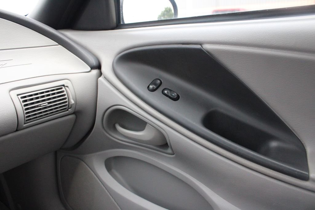 Used 2003 Silver Ford V6 image 16