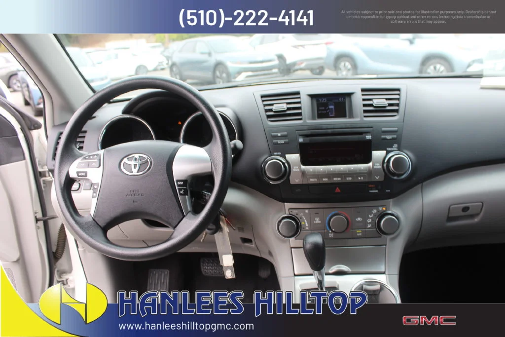 Used 2012 White Toyota Base image 17