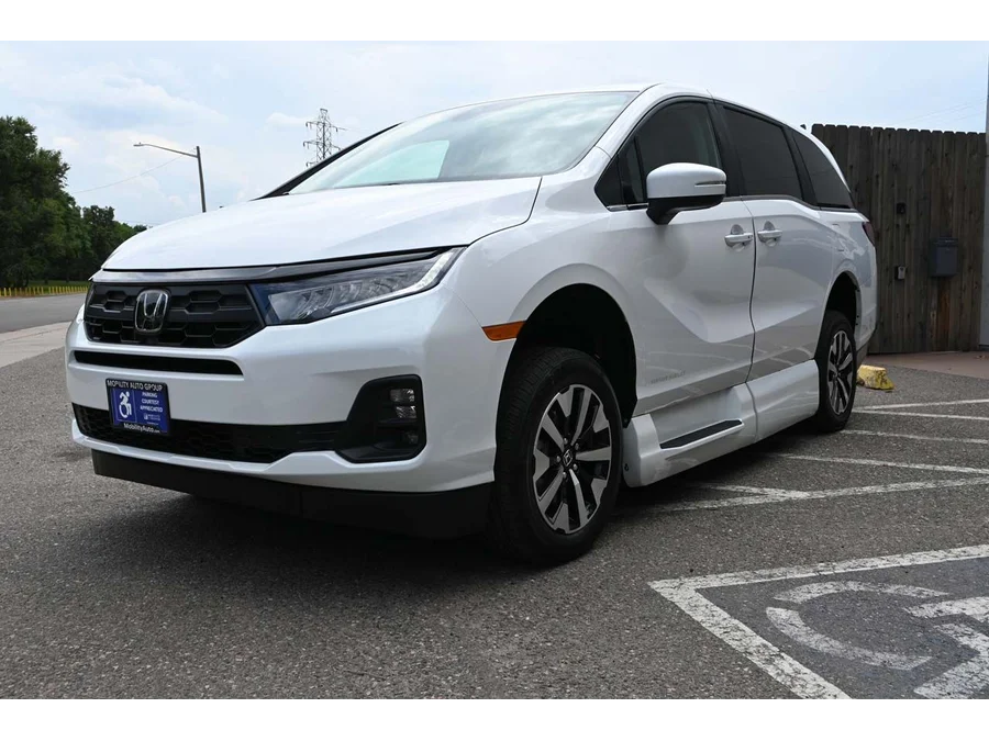 2025 Honda Odyssey EX-L - Photo 10